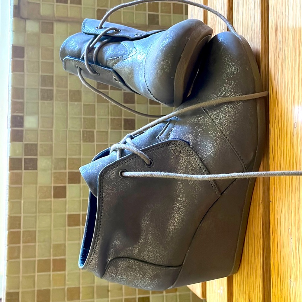 Tom’s silver wedges, EUC